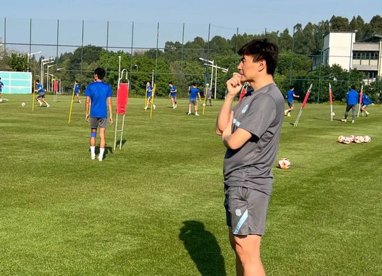 色黄啪啪网18以下免费进